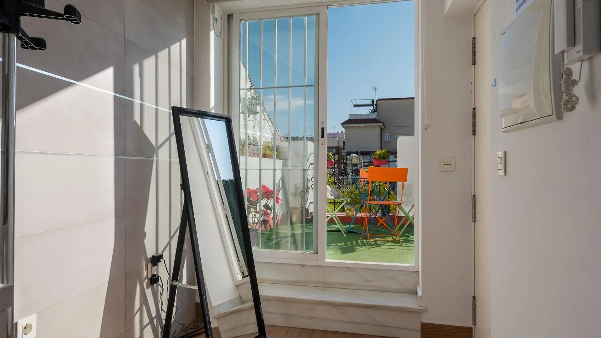 Atico Curtidores Seville Apartment